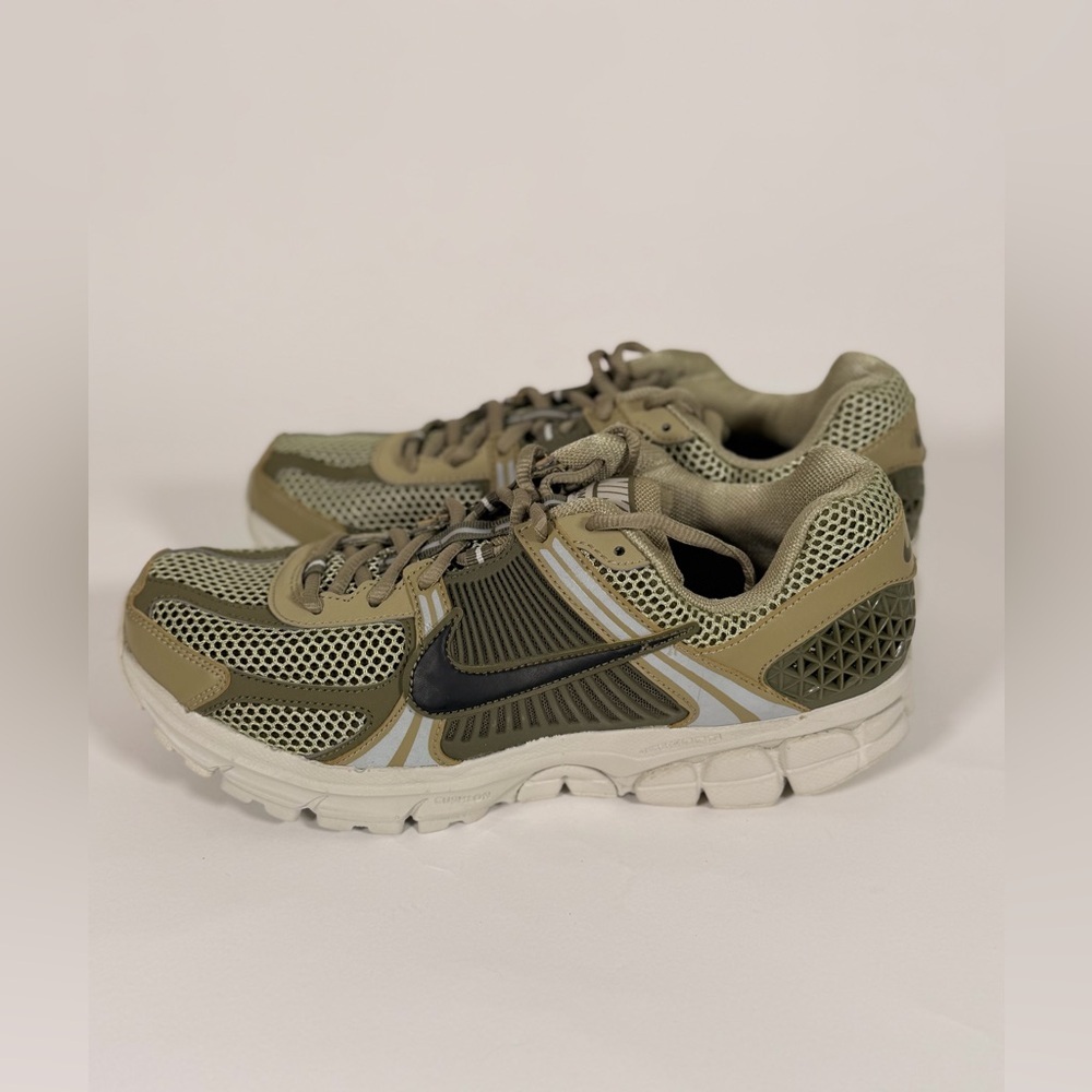 NWOB NIKE ZOOM VOMERO 5 Men – Neutral Olive/Black-medium Olive - Picture 7 of 8
